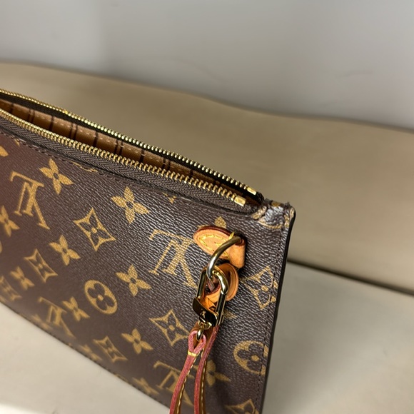 Louis Vuitton Neverfull Monogram Pouch - Picture 11 of 11
